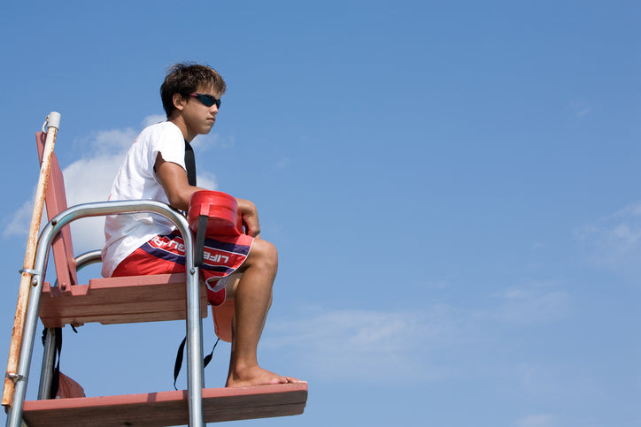 Can lifeguards store wear glasses